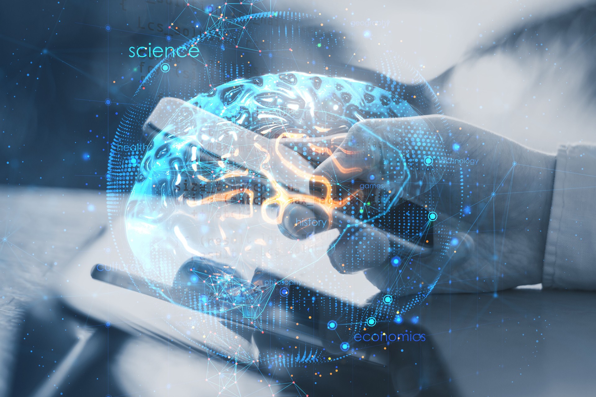 Feche acima das mãos do empresário usando tablet e smartphone com holograma cerebral criativo em fundo desfocado. Ciência, futuro, tecnologia e conceito de IA. Dupla exposição.